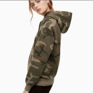 Aritzia TNA Sportswear Camo Hoodie Large Logo Green Size Medium